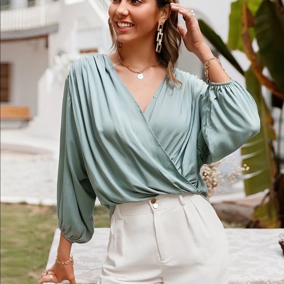 Floral print lantern long sleeve surplice crop top - Picture 5 of 9